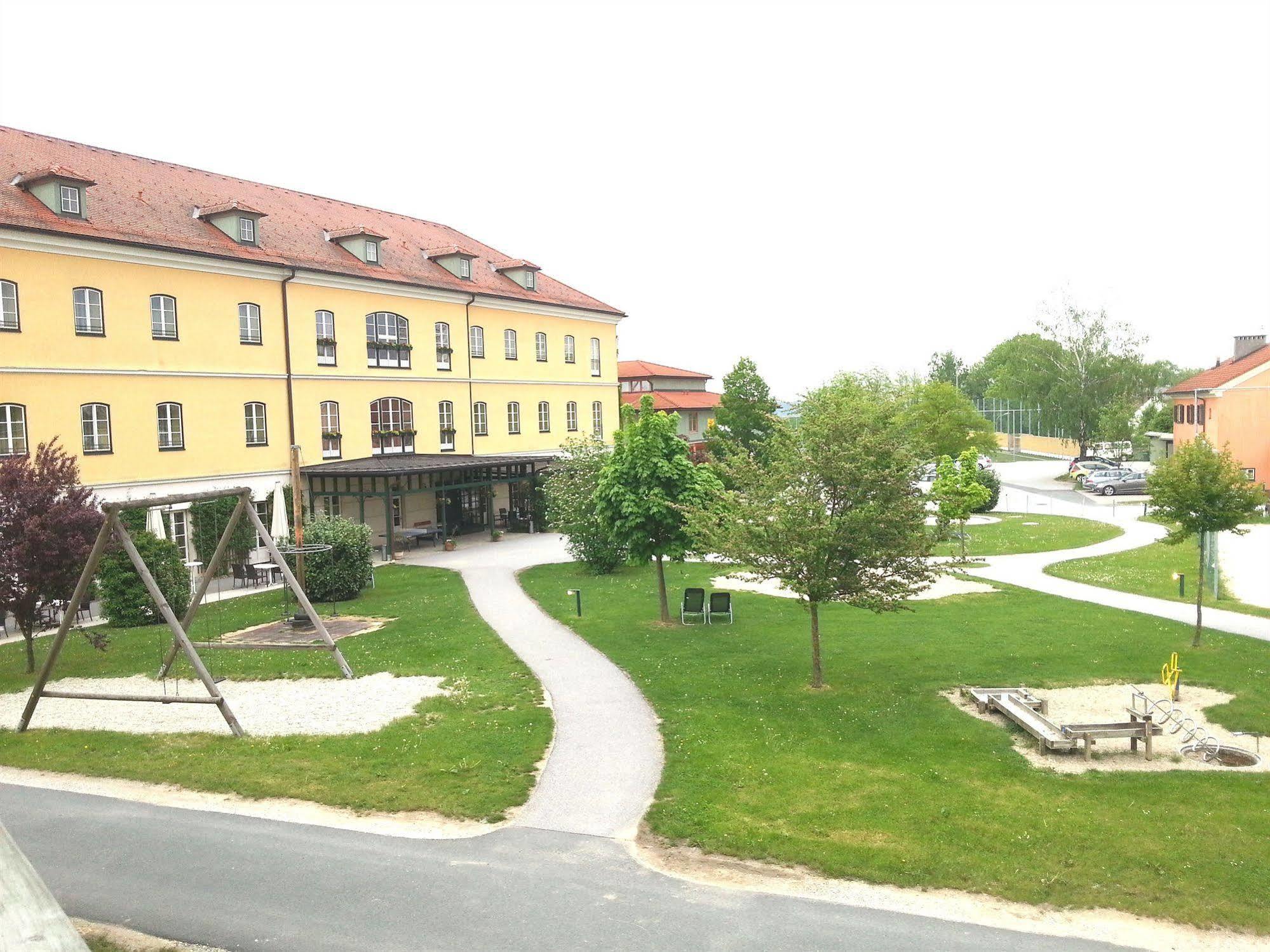 Jufa Hotel Fuerstenfeld Exterior foto